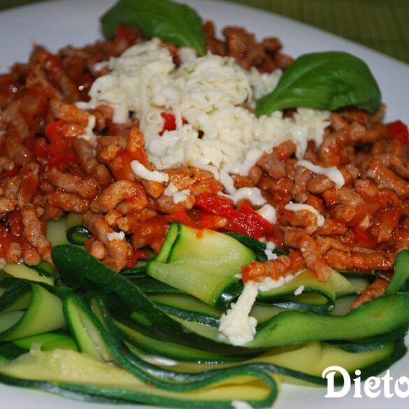 Cukiniowe spaghetti po bolońsku